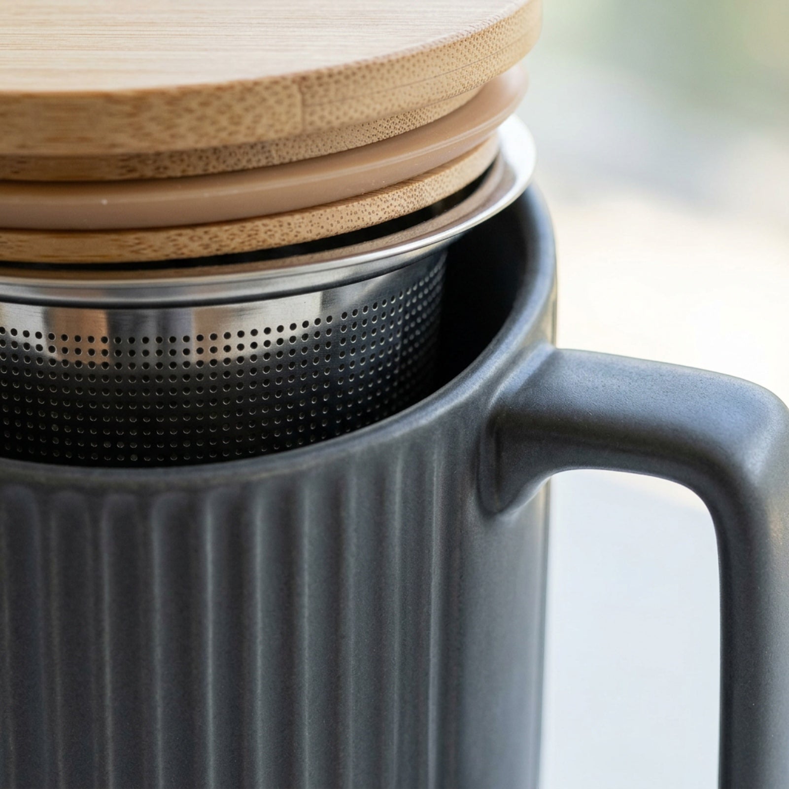 Blocn Ridgewell Ceramic Tea Mug with Infuser and Lid 13.5 oz Charcoal - Detail view